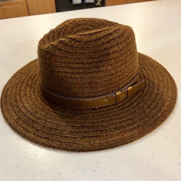 Wide brim hat - Picture 13 of 13